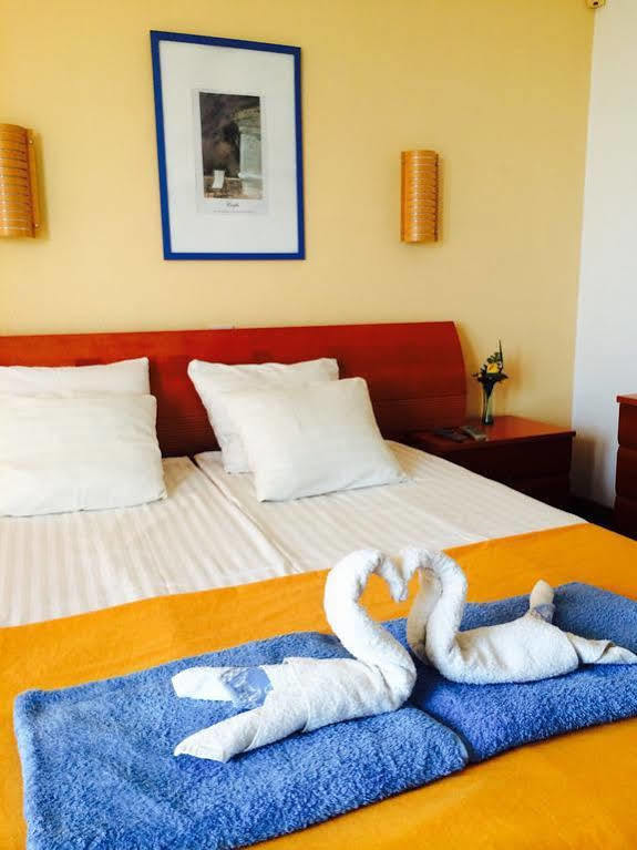 Quinta Do Atlantico Hotel Santa Bárbara de Nexe Buitenkant foto
